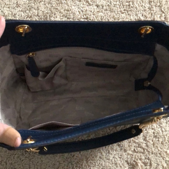 Michael Kors Navy Saffiano Jet Set Travel Tote - Picture 2 of 4